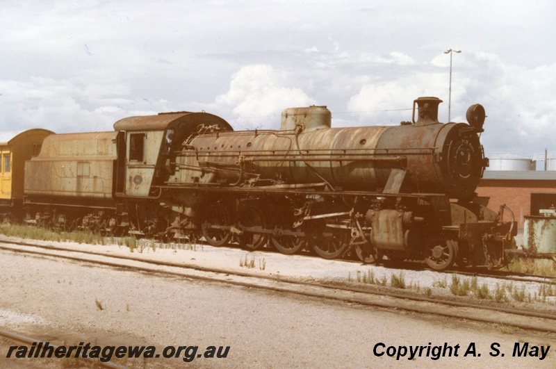 P01334
W class 924, Forrestfield Yard, side and front view, awaiting trans shipment
