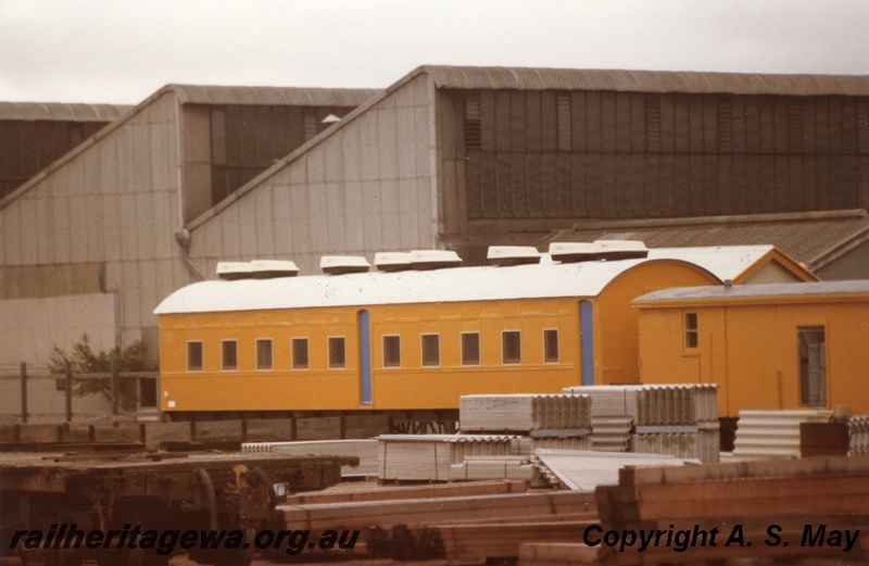 P01356
VW class, ex AZ class carriage, yellow livery, Narrogin, side and end view. 
