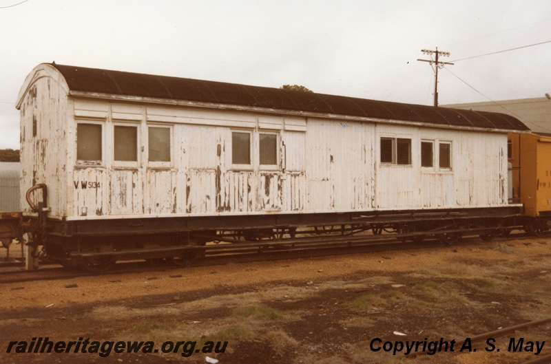 P01360
VW class 5134, ex platform ended ZA class, white livery, Narrogin, GSR line, end and side view
