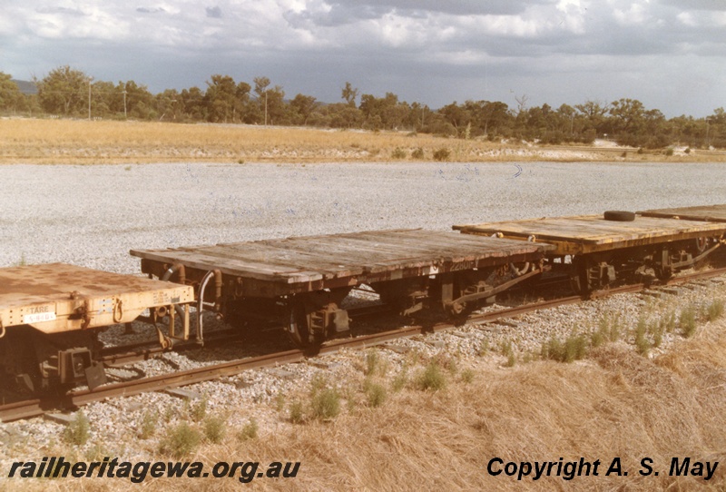 P01367
NF class 22801, brown livery, Forrestfield Yard, in a line of other flat wagons
