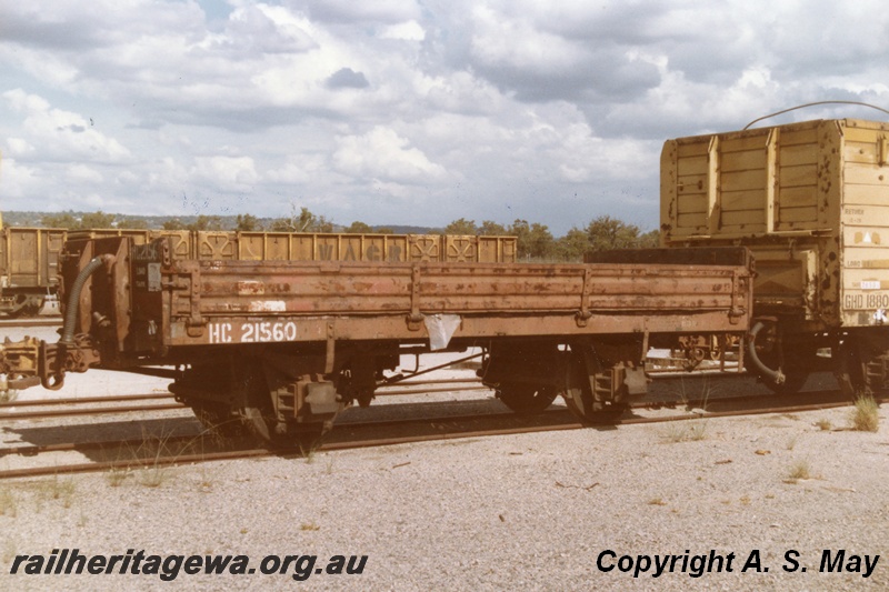 P01370
HC class 21560, brown livery, Forrestfield Yard, end and side view.
