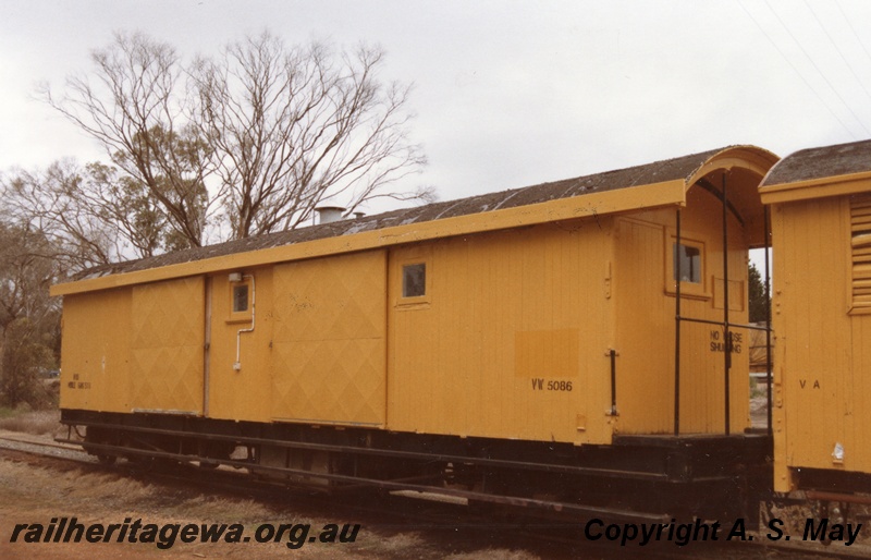 P01382
VW class 5086, ex ZA brakevan, yellow livery, Narrogin, GSR line, side and end view.
