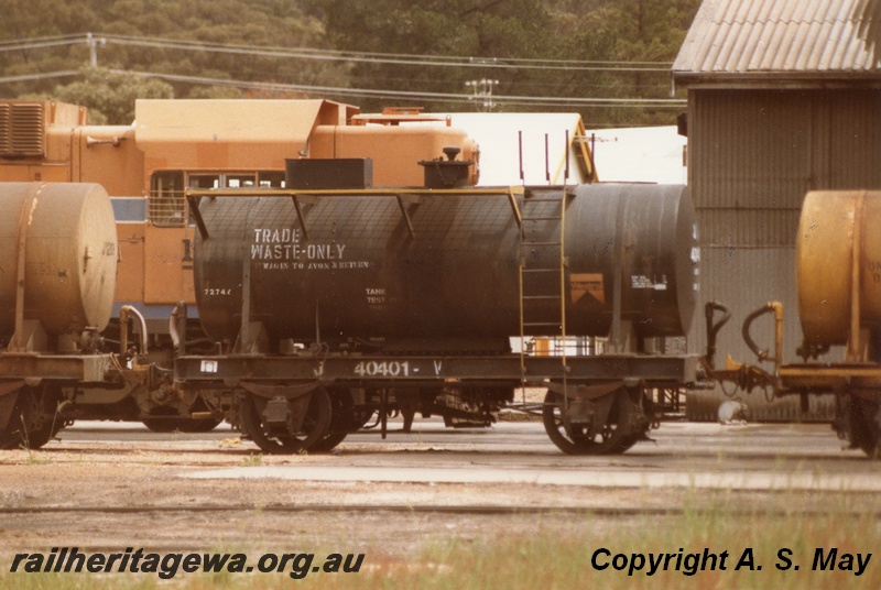 P01384
J class 40401, ex JOA class, stencilled 