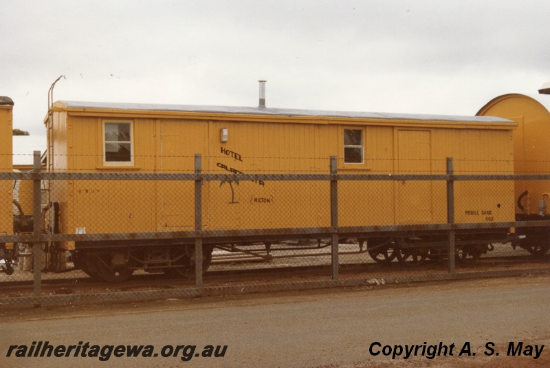 P01392
VW class 3395, yellow livery, stencilled 