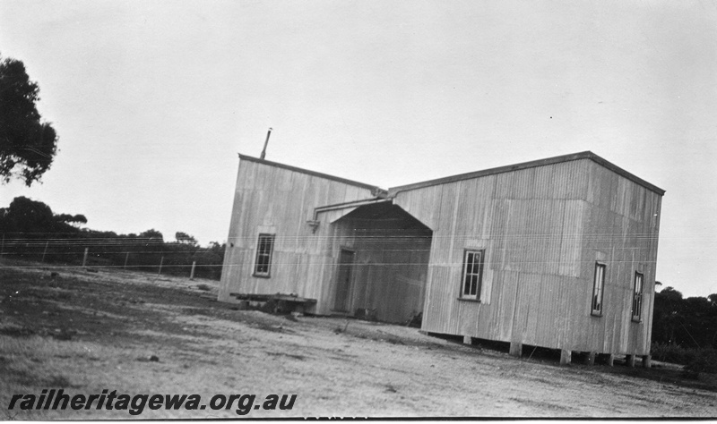 P01424
3 of 4 images of the buildings and other structures at the Ravensthorpe station precinct, HR line, barracks, side and end view, appears to be two goods sheds face to face
