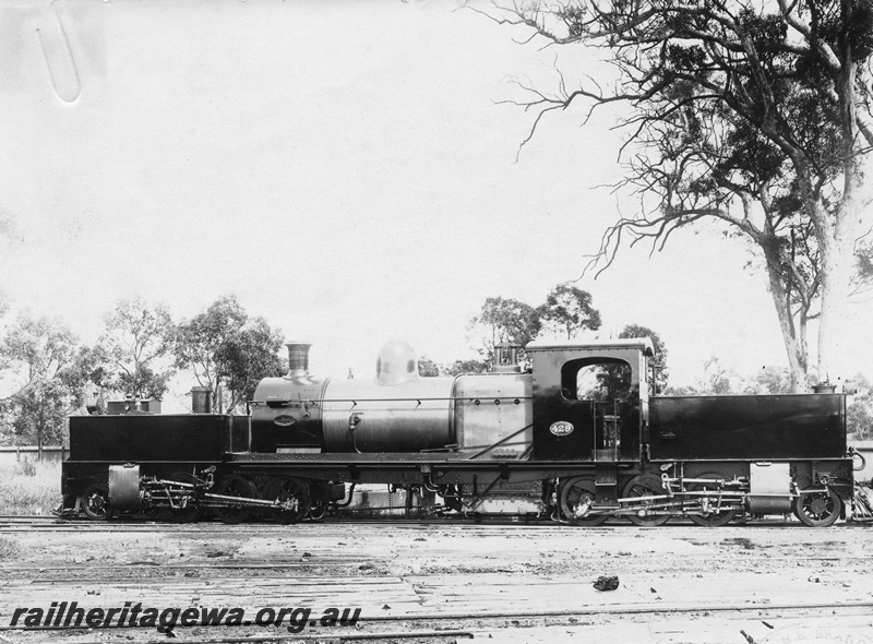 P01446
MS class 429 Garratt loco, side view, in black and grey livery
