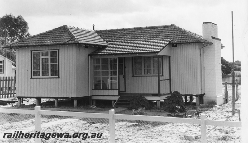 P01524
Railway house, front and side view, 