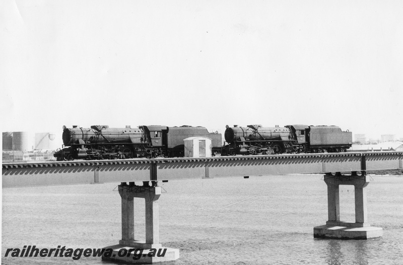 P01527
V class 1215 and another V class, new Fremantle rail bridge, being used in deflection tests on bridge
