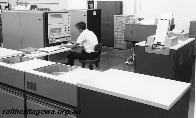 P01539
IBM 360 computer with operator
