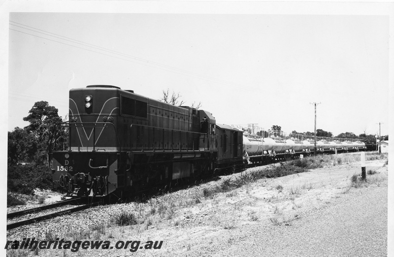 P01550
D class 1562, caustic soda train, Mundijong Junction, SWR line
