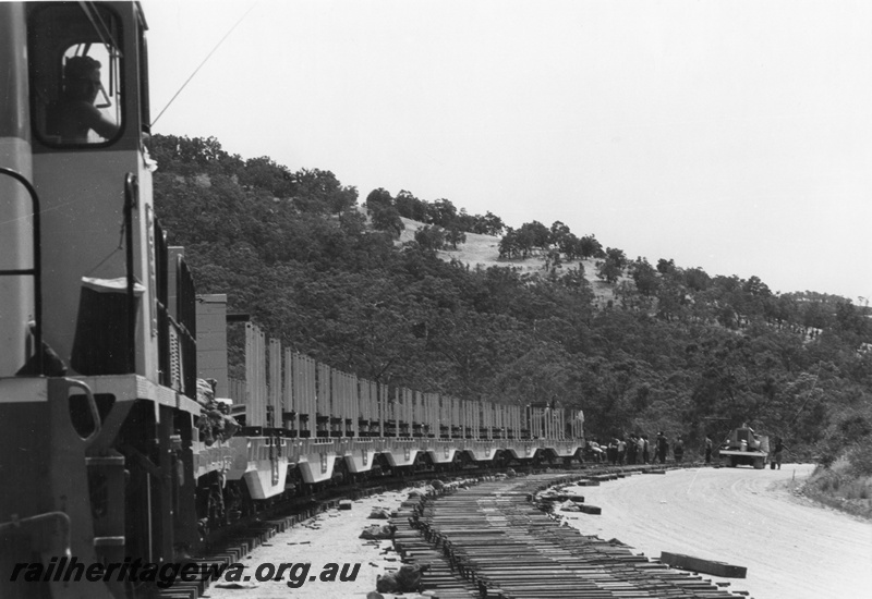P01564
Tracklaying, Avon Valley line, standard gauge construction
