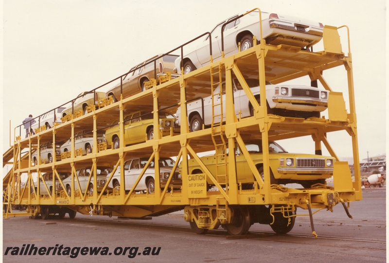 P01577
WMB class 34029, standard gauge car carrying wagon, (later reclassified to WMGY class then to WMGF class) side and end view, Kewdale, cars on board.
