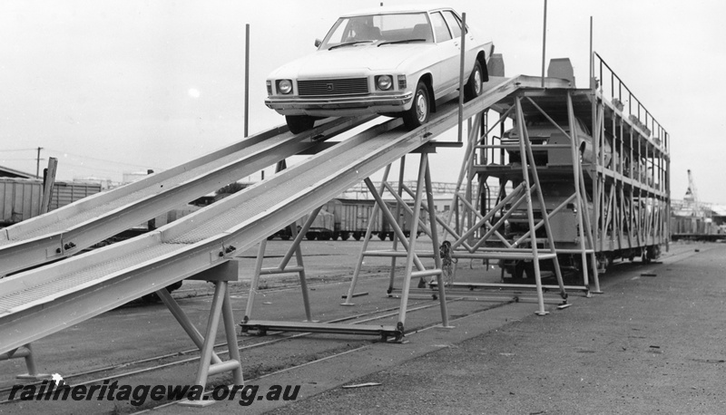 P01580
WMB class 34029, standard gauge car carrying wagon, (later reclassified to WMGY class then to WMGF class) Kewdale, end and side view, car being unloaded from the top deck.
