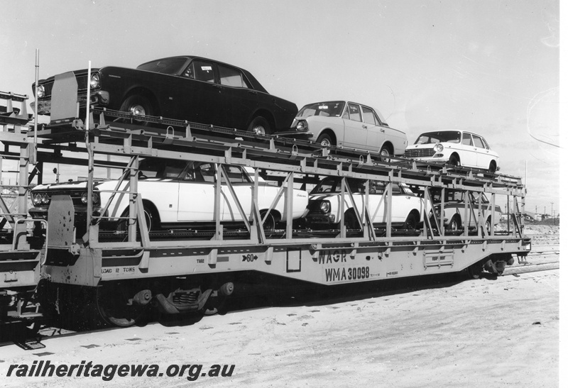 P01582
WMA class 30098 standard gauge car carrying wagon with six cars on board, end and side view.

