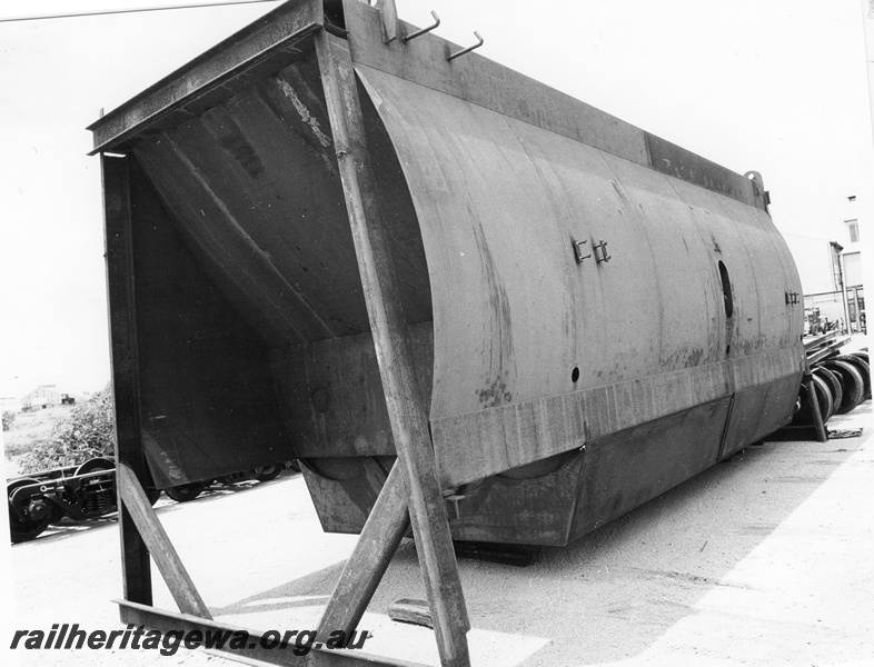 P01596
XO class woodchip wagon, end and side view, under construction.
