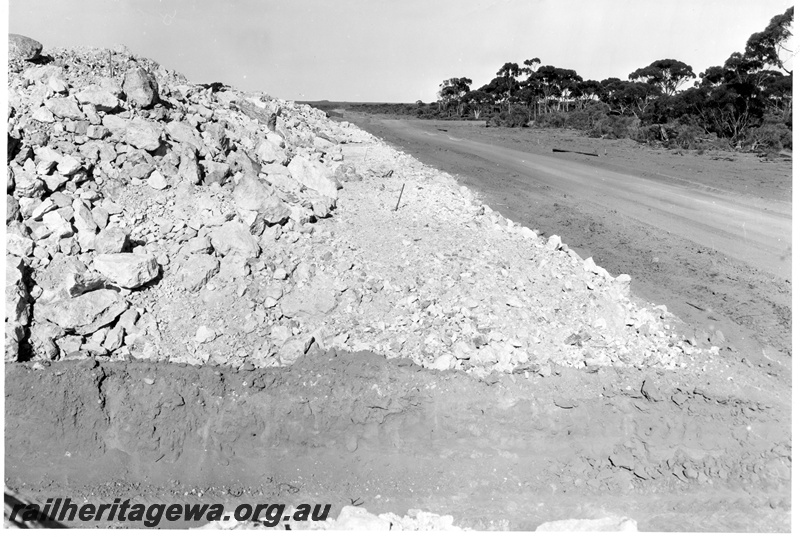 P01603
Earthworks for the 69 mile culvert, Koolyanobbing to Kalgoorlie, Standard gauge progress 
