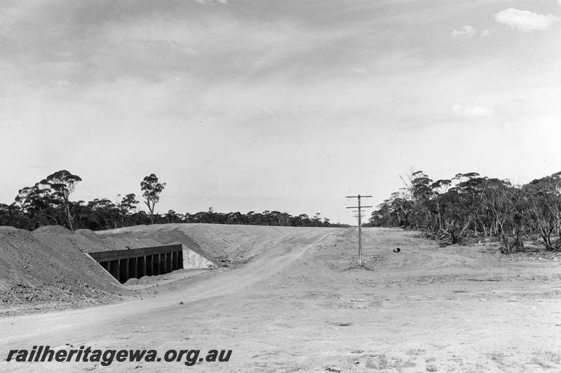 P01604
Earthworks and culvert, Koolyanobbing to Kalgoorlie, Standard Gauge Progress
