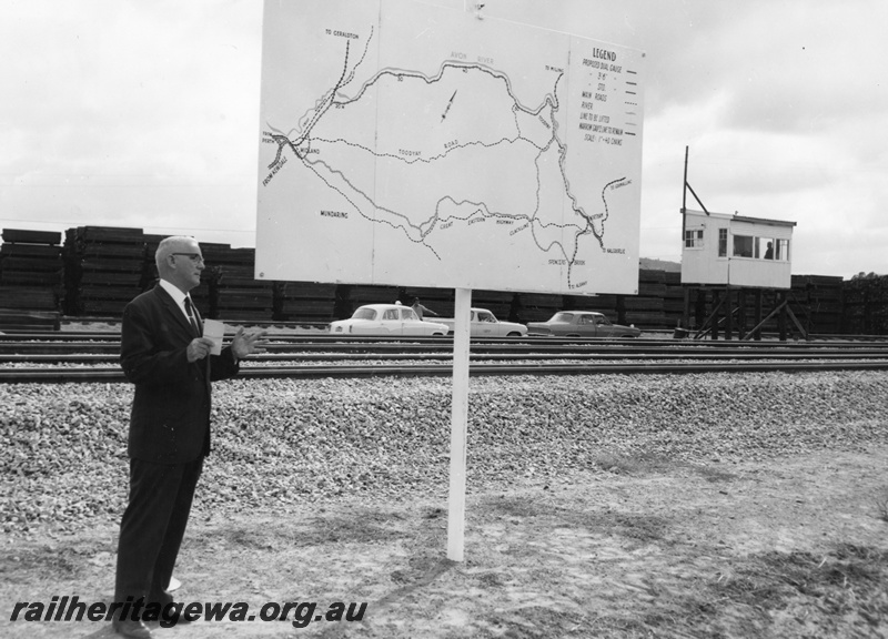 P01609
Visit to the Standard Gauge by the Institute of Engineers, official standing in front of a plan of the project.
