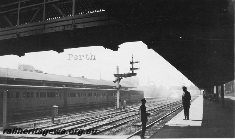 P01627
Carriages, signal, view looking east taken from No. platform, Perth Station.c1926 
