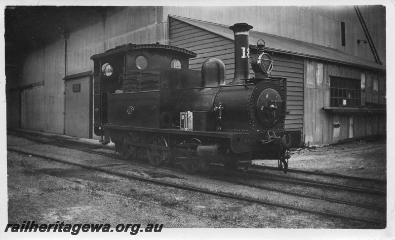 P01685
H class 18, Fremantle harbour, side and front view.
