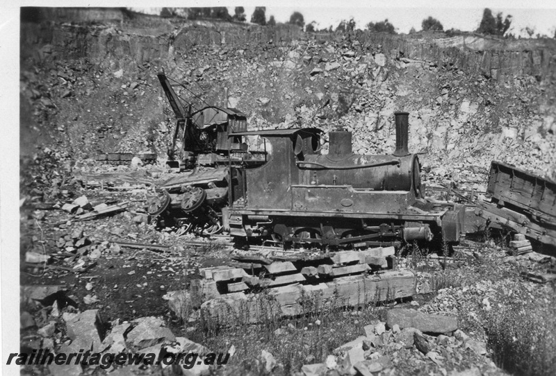 P01700
S class 162, 0-6-0, derelict at Prospect Quarry Toongabbie, NSW, side view, c1930.
