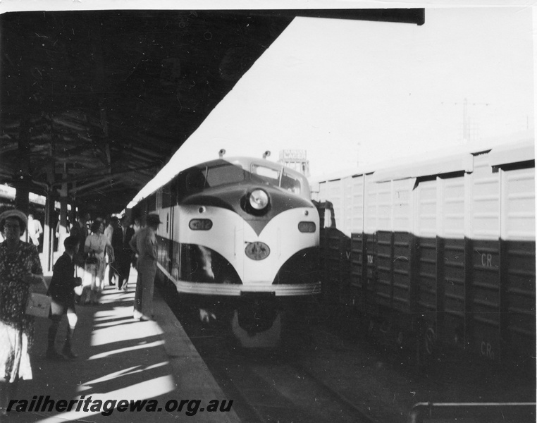 P01708
GM class 2, arriving at Kalgoorlie dock platform, water tower, Commonwealth Railways (CR) rolling stock alongside.
