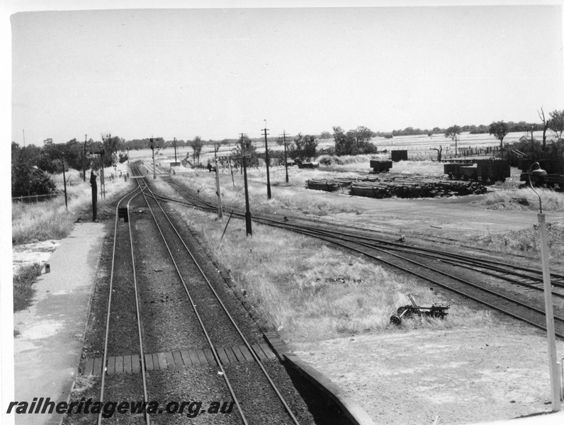 P01710
Pinjarra, looking north towards Perth from the footbridge, island platform, gooseneck lamp post, water column, signals, SWR line.
