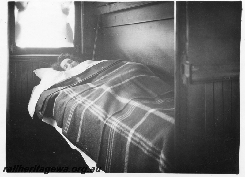 P01722
Westland ARS class 282 second class sleeping carriage showing inside cabin.
