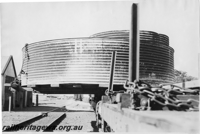 P01776
Out of gauge load of water tanks, EGR line, front and side view of loco, same train as in P0727, P7541 and P7542
