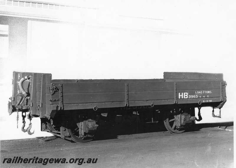 P01779
HB class 3965, four wheel low sided wagon, end and side view, same as P8009

