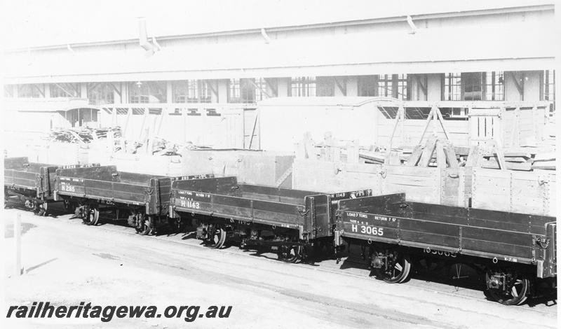 P01780
H class 285, H class 1143, H class 3065, lined up at the Midland Workshops, side and end views.
