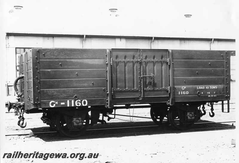 P01782
GN class 1160, four wheel open wagon, end and side view.
