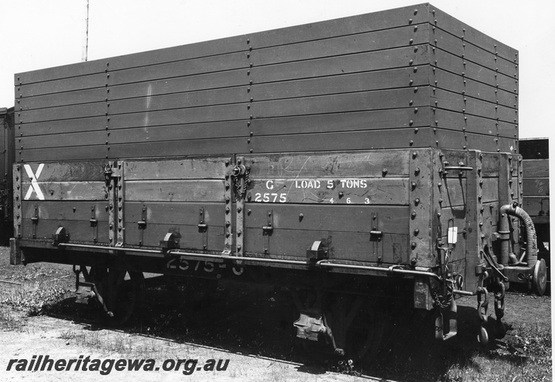 P01785
G class 2575 with extended sides and side opening doors for bulk wheat traffic on the Bunbury Jetty only
