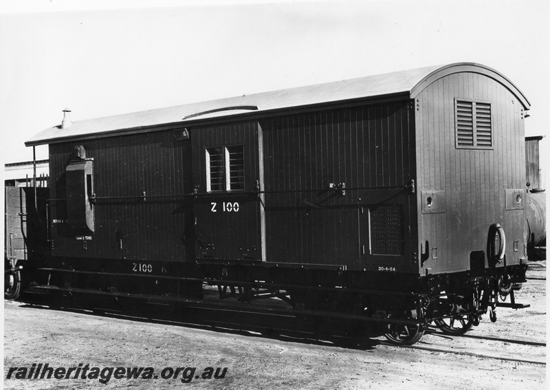 P01792
Z class 100 brakevan, side and non veranda end view.
