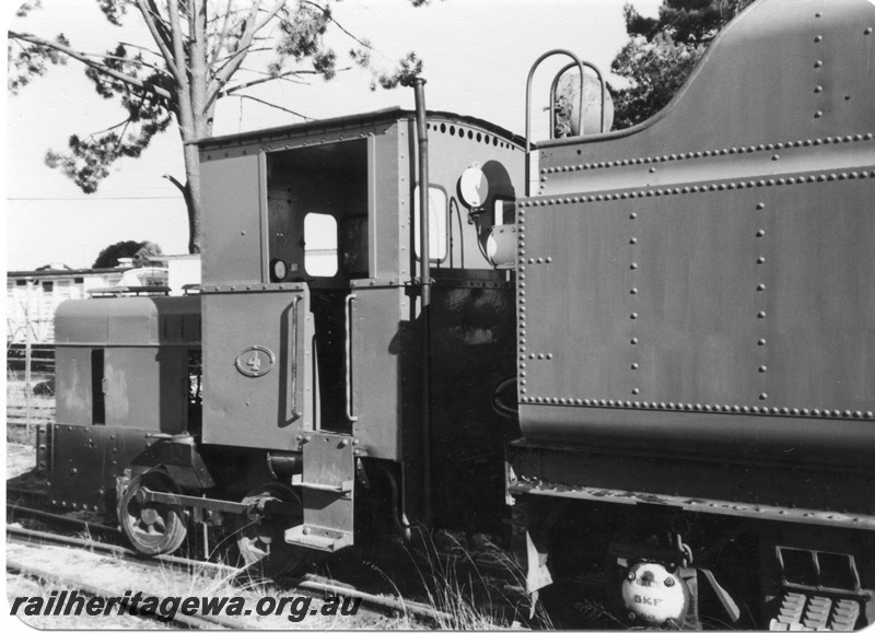 P01796
Loco No.4 shunting a W class, Rail transport museum, side and end view.
