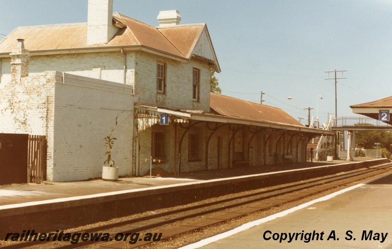 P01816
Station building, Claremont, trackside view, platform 1 and 2, points rodding, passenger footbridge, Claremont, ER line.
