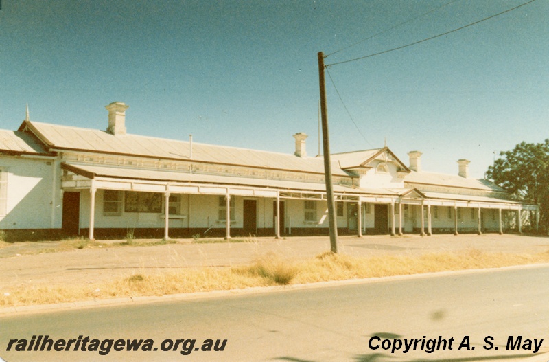 P01817
Station building, old Northam, roadside view, Northam, ER line.
