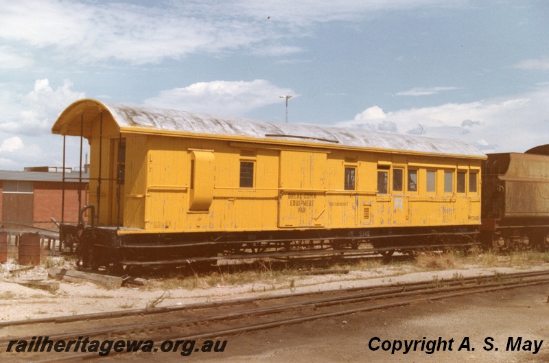 P01822
VW class 5140 workmen's van, formerly ZA class 160 brakevan, end platform, side view, Forrestfield.
