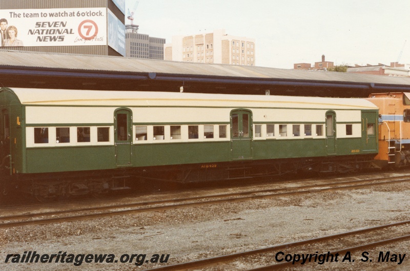 P01826
AYB class 459 suburban brake saloon carriage, green and cream livery, side view, Perth, ER line.
