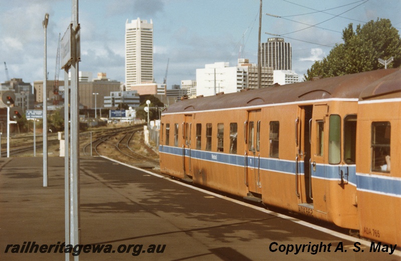 P01828
ADX class 662 suburban diesel railcar, orange livery, side view, Claisebrook, heading west, ER line.
