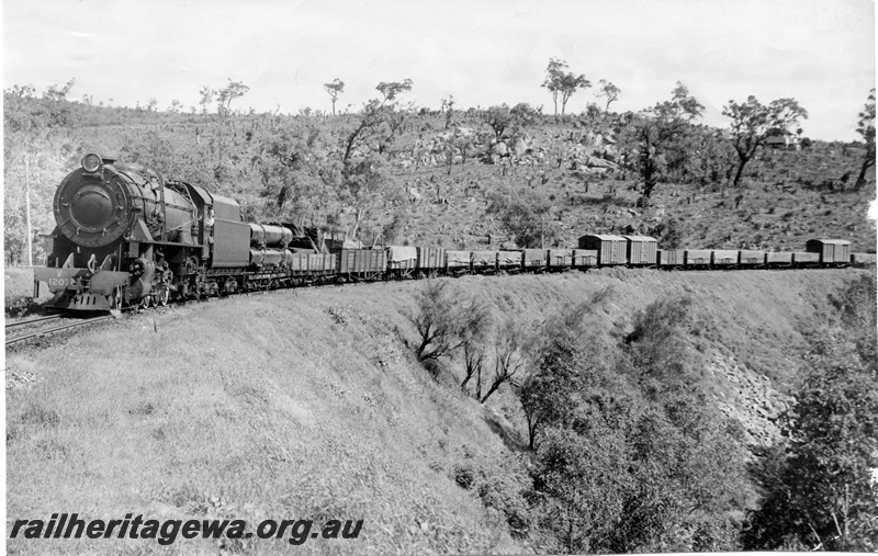 P01829
V class 1207, on the deviation east of Swan View, ER line, goods train 
