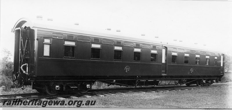 P01835
AZ class 434 first class sleeping carriage, end and side view, as new
