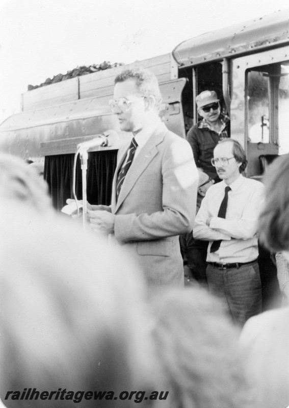 P01841
ARHS president Nickolas Pusenjak addressing the gathering during a plaque unveiling celebrating the centenary of the arrival of the railway at York, GSR line 
