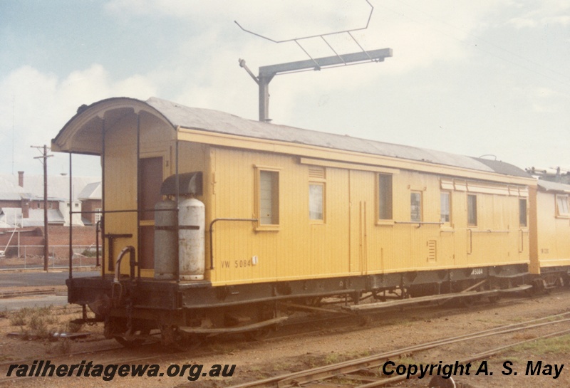 P01851
VW class 5084, ex ZA class 168, yellow livery, loading gauge, Bunbury, SWR line, platform end and side view
