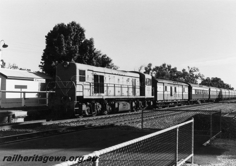 P01869
C class 1701 hauling the 