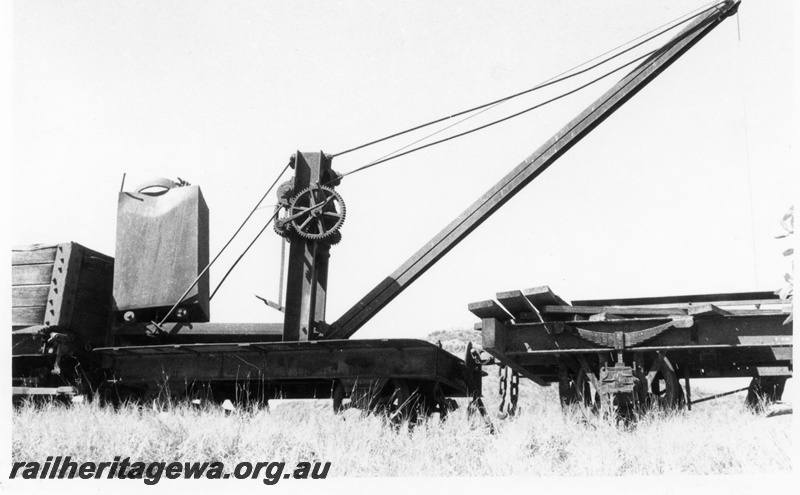 P01886
Crane, hand on 4 wheel frame, side view
