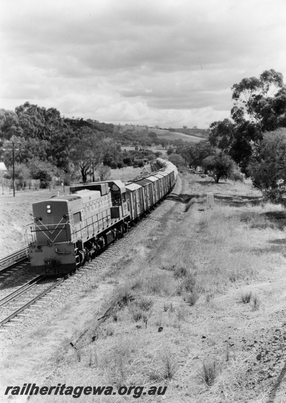 P01890
A class 1509, Toodyay, Avon Valley line, on fertilizer train heading east
