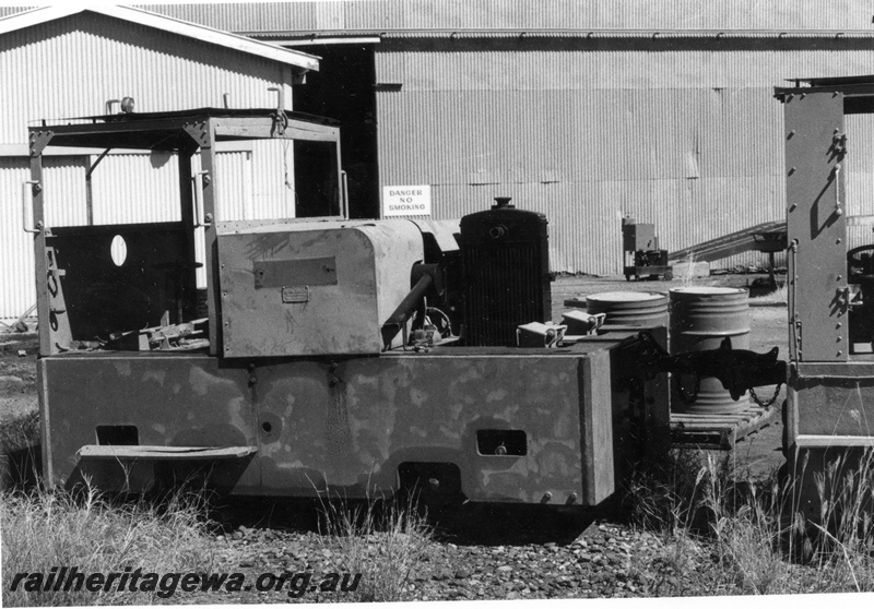 P01900
PWD Simplex jetty loco, side and front view.
