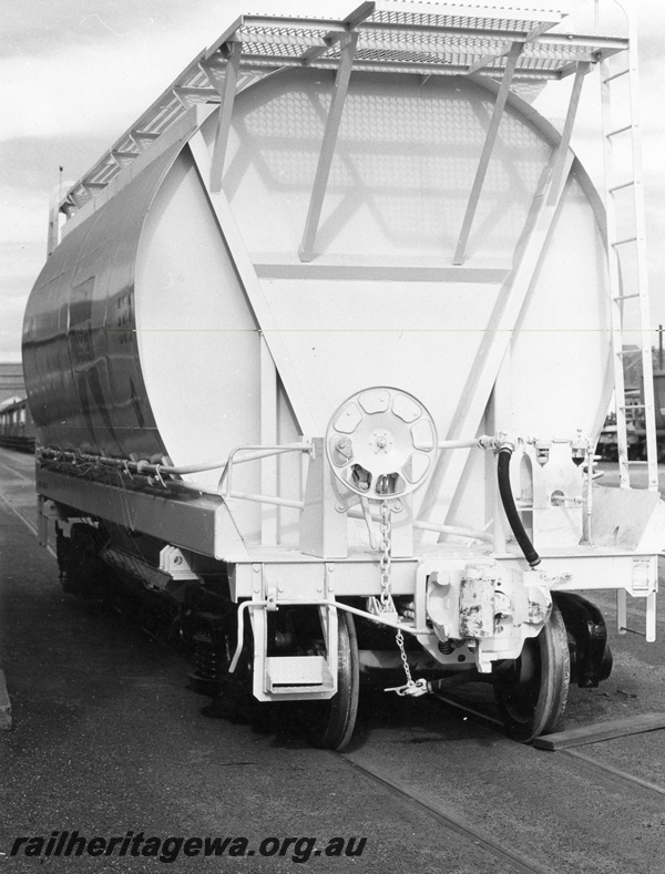 P01907
XE class 24441, mineral sands hopper, Midland Workshops, side and end view, newly construction. 
