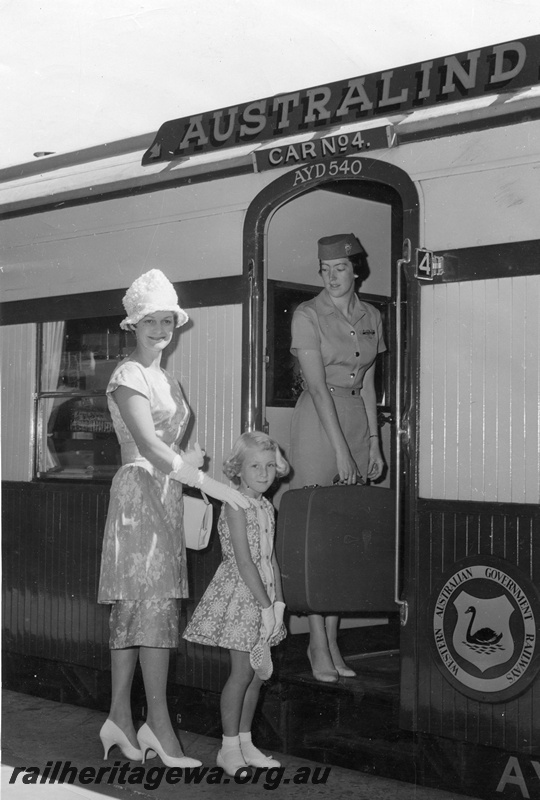 P01932
AYD class 540 Australind Buffet Car (carriage), hostess at the door assisting passengers
